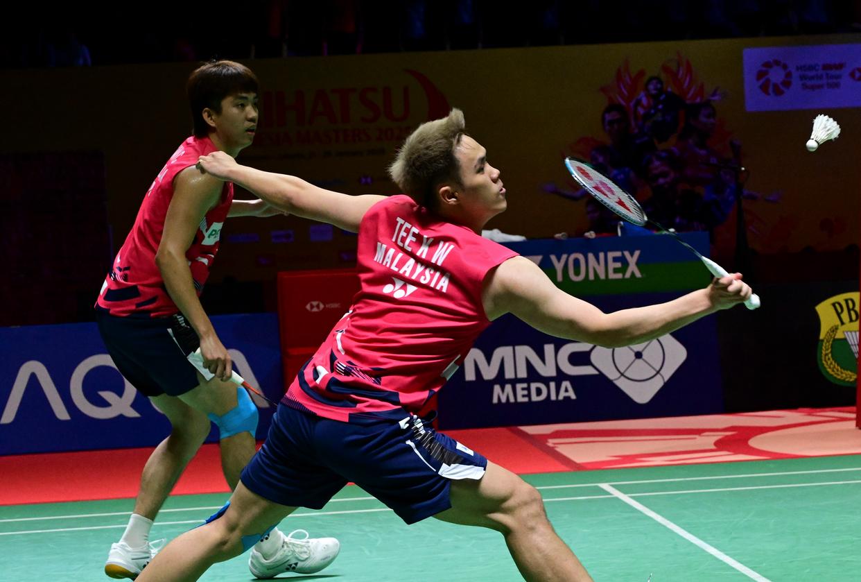 包含印尼羽毛球队翻盘日本羽毛球队，谌龙制霸全场的词条