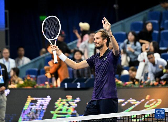 包含德国网球队逆转法国网球队，梅德韦杰夫爆发神勇的词条