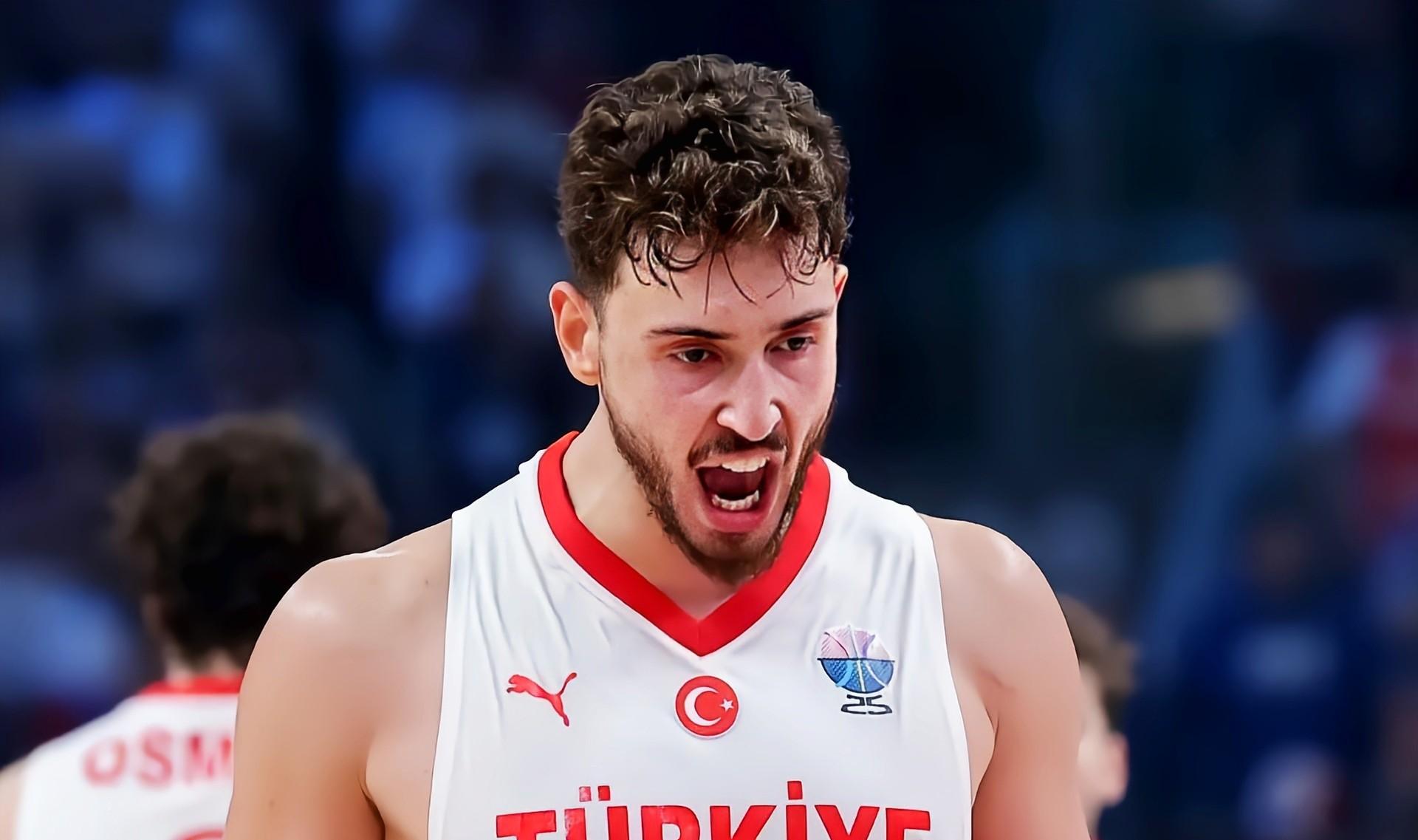 希腊男篮完胜土耳其男篮，加里纳利送出助攻的简单介绍