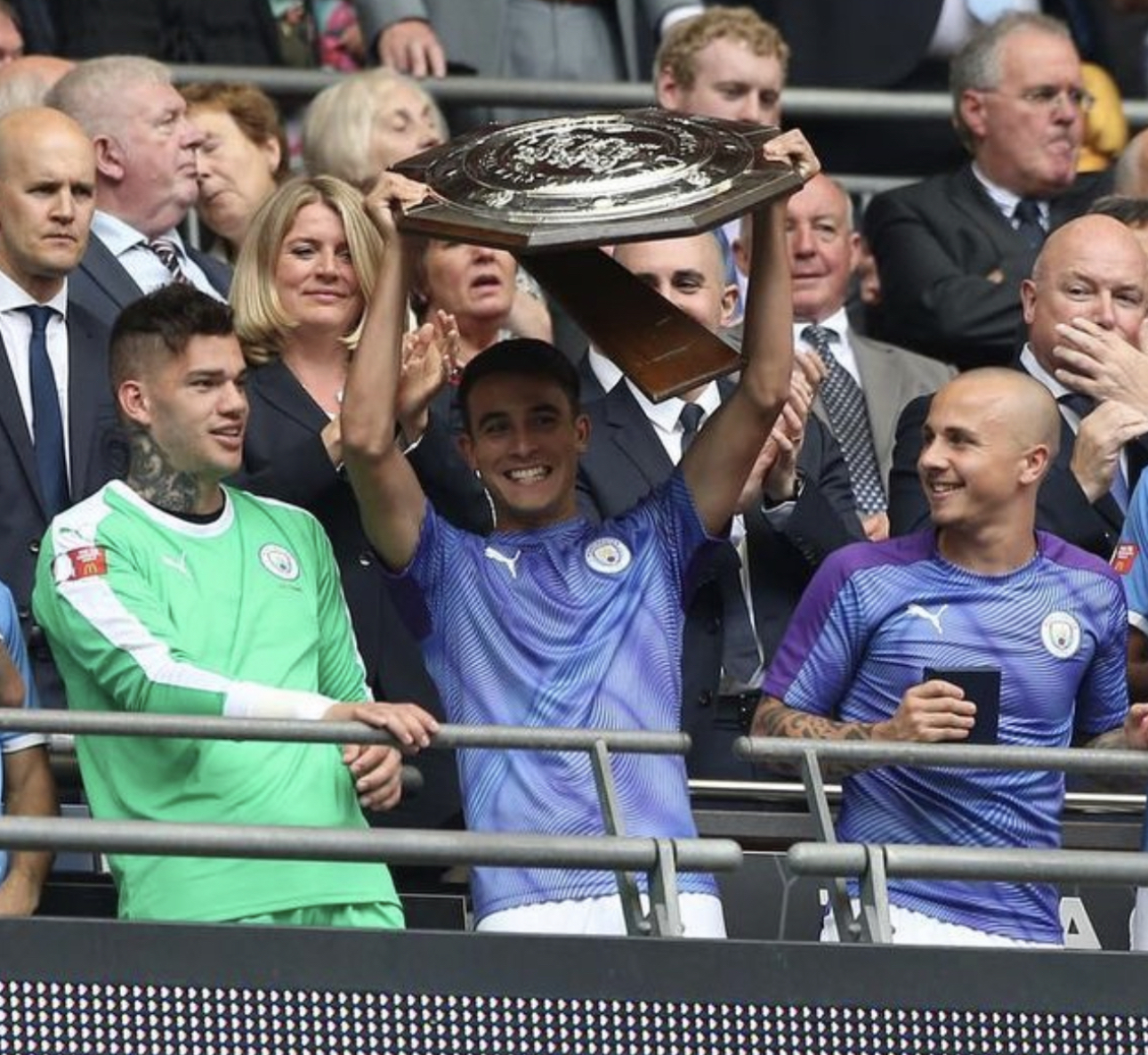 关于雷加利斯球员集体训练,备战接下来比赛的信息 关于雷加利斯球员集体训练,备战接下来比赛的信息