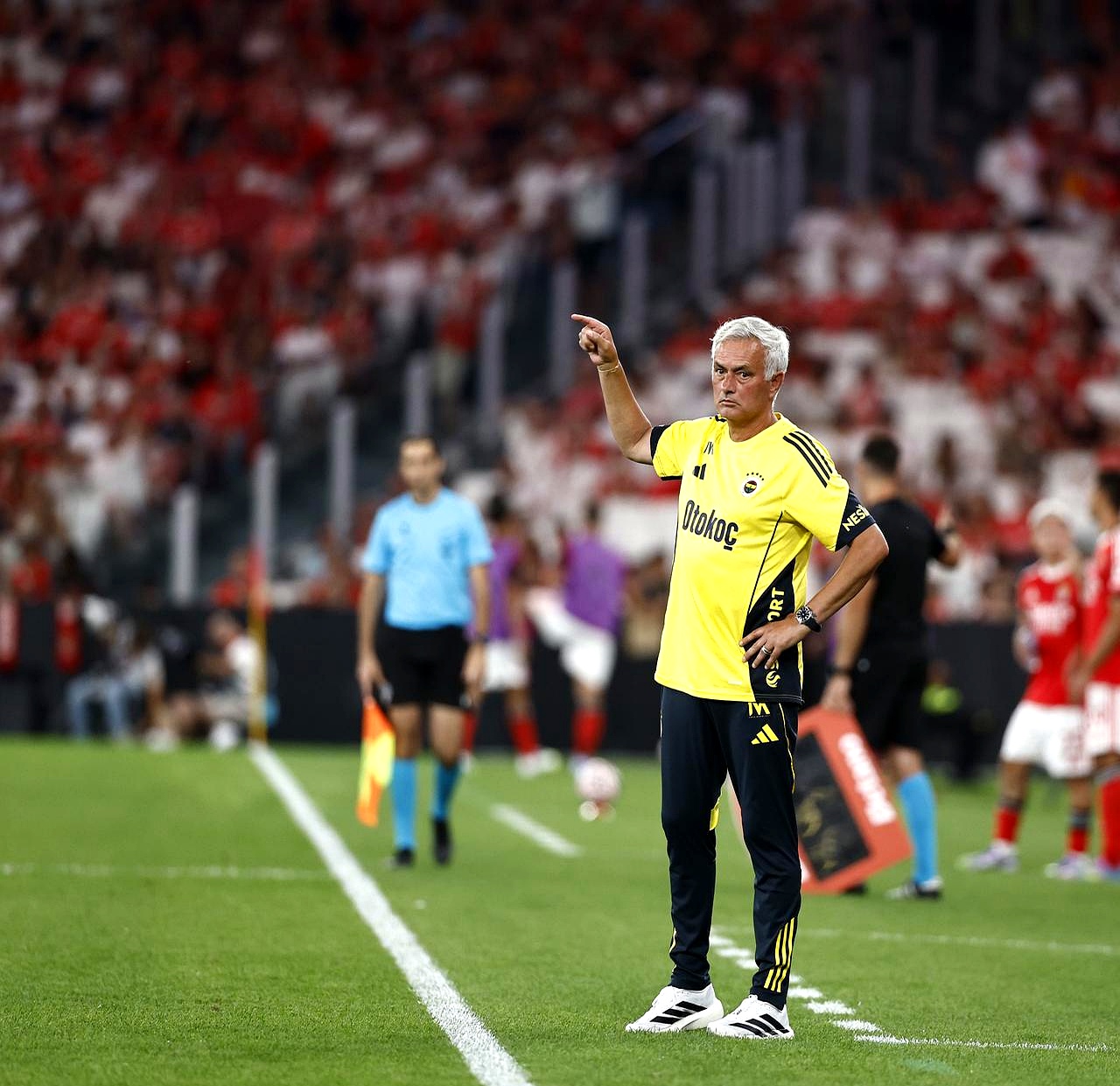 关于战无不胜：欧冠比赛中球队不畏强敌！的信息