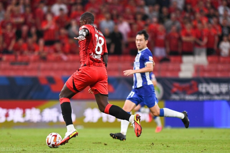 上港队在比赛中运用灵活战术,成功战胜对手的简单介绍 上港队在比赛中运用灵活战术,成功战胜对手的简单介绍