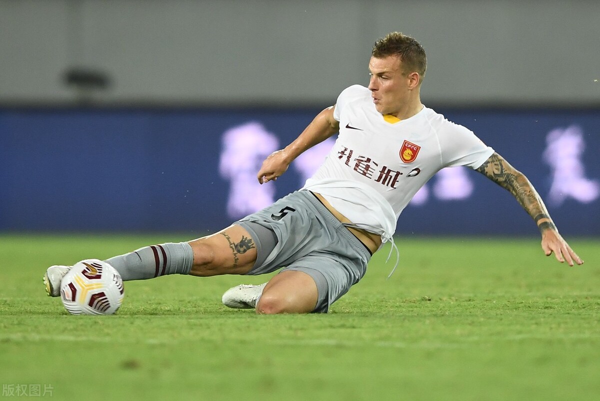 霍芬海姆队实现艰难逆转，赢得掌声的简单介绍