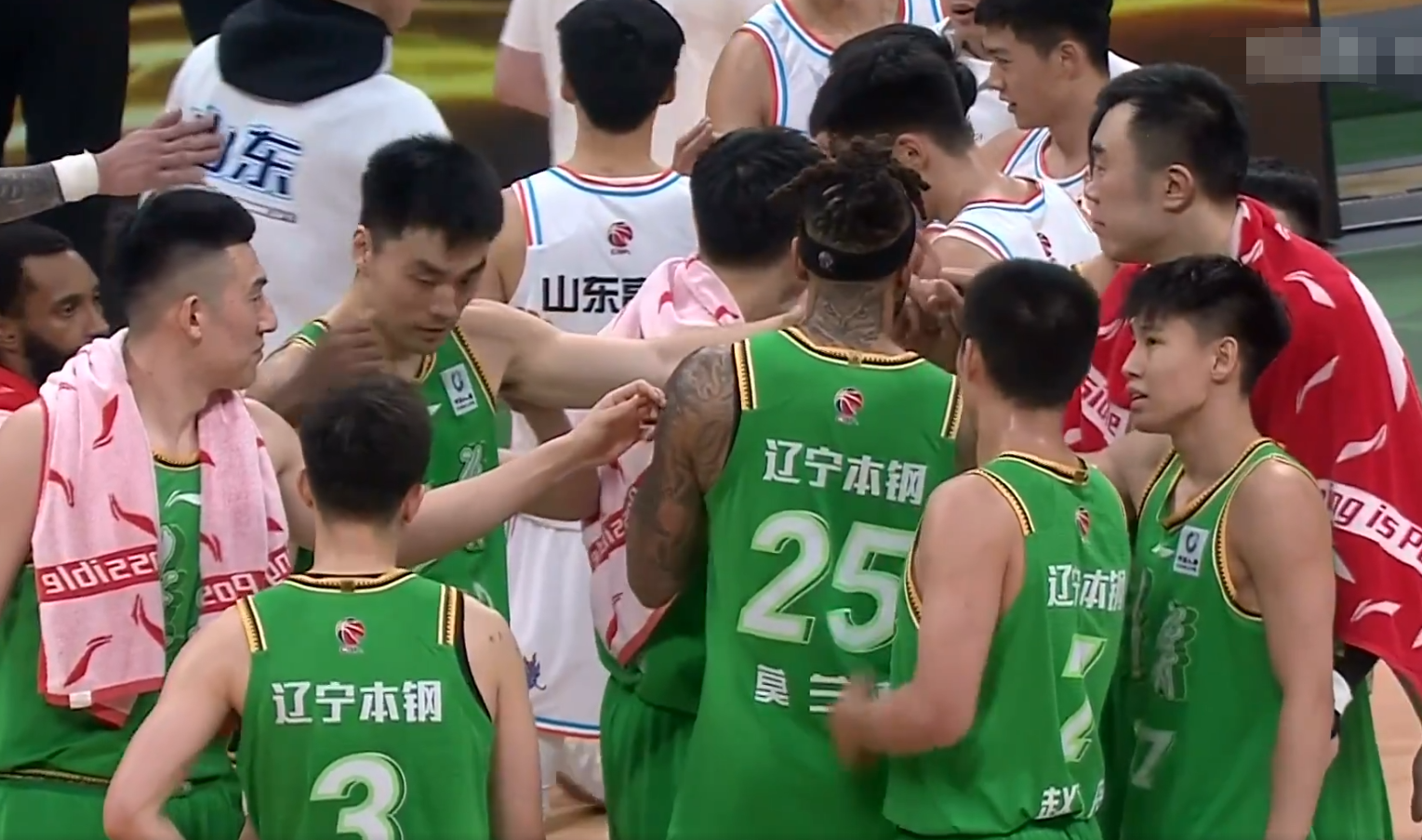 新疆队横扫尼克斯,高诗岩带队取胜的简单介绍 新疆队横扫尼克斯,高诗岩带队取胜的简单介绍