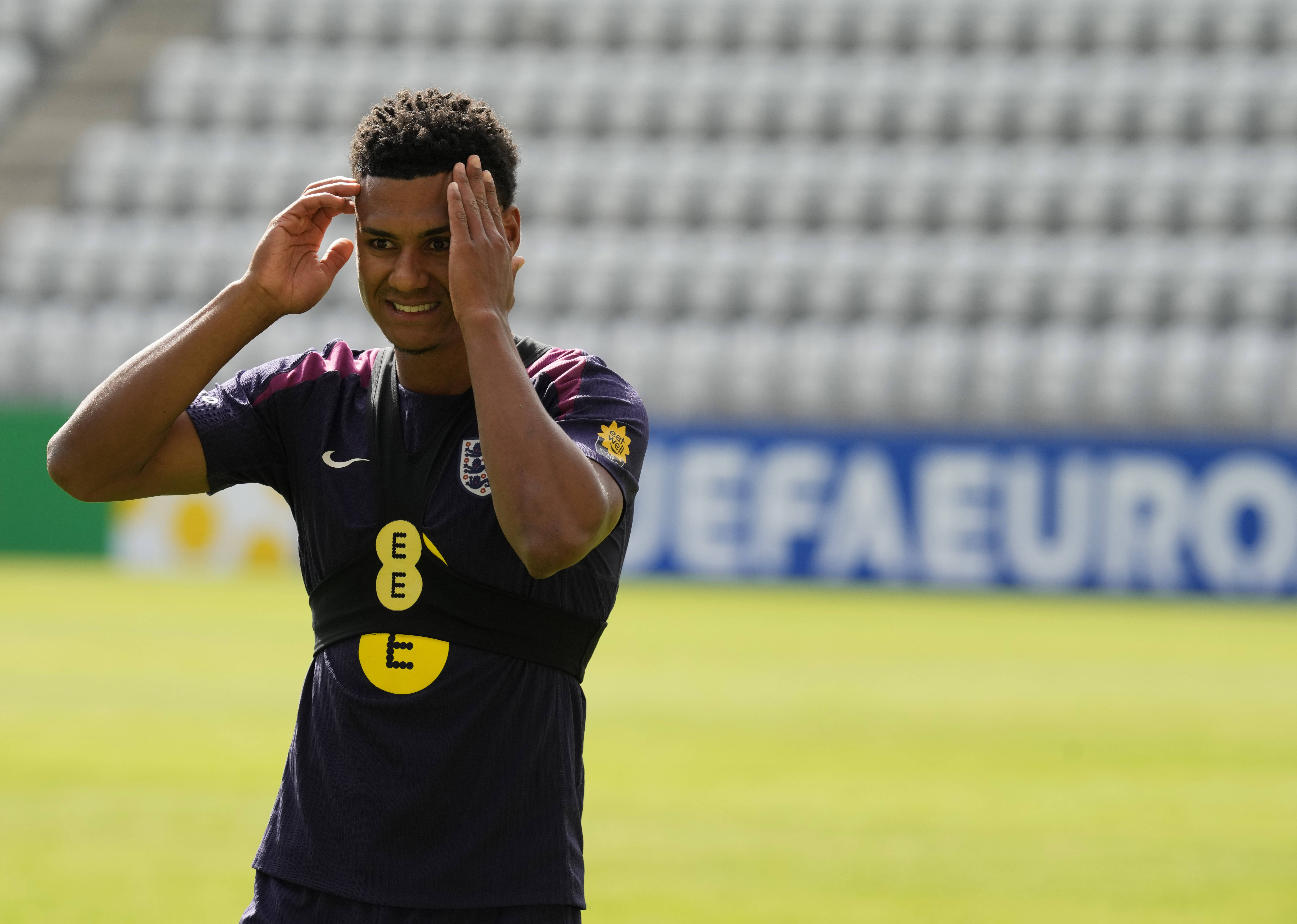 英格兰队在国际赛事中获得胜利的简单介绍