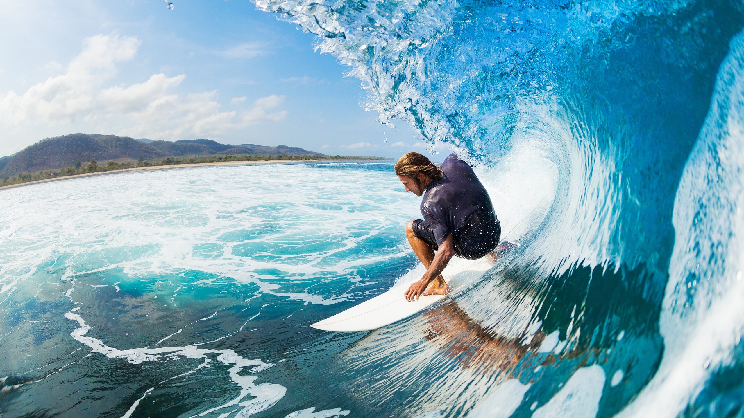 街道狂飙与绿茵硬仗，当F1引擎轰鸣遇见蓝黑军团铁血